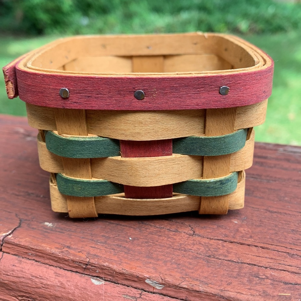 Longaberger 2006 XS Little Gifts Basket with ceramic topper - Picture 5 of 12